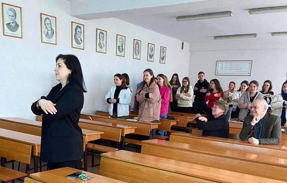  Фізкульт-хвилинка від практикантки студентки групи зСОБ-41 Євгенії Даніліної